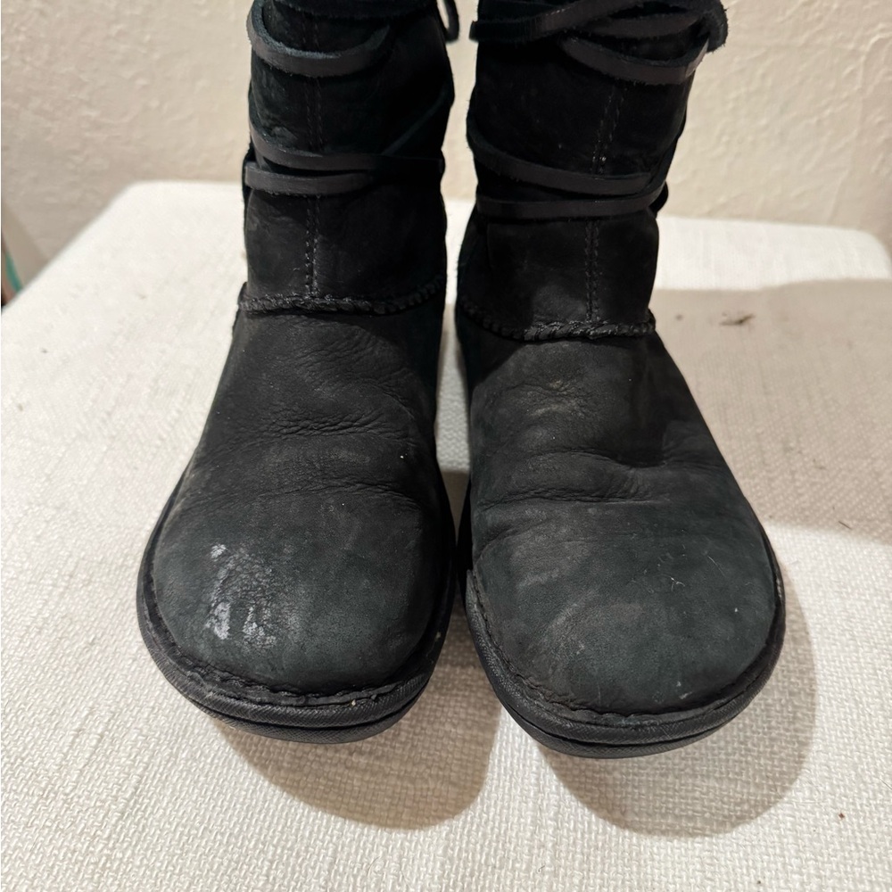 UGG Women's Catalina Lace Up Black Shearling Boots sz 8 - Picture 4 of 5